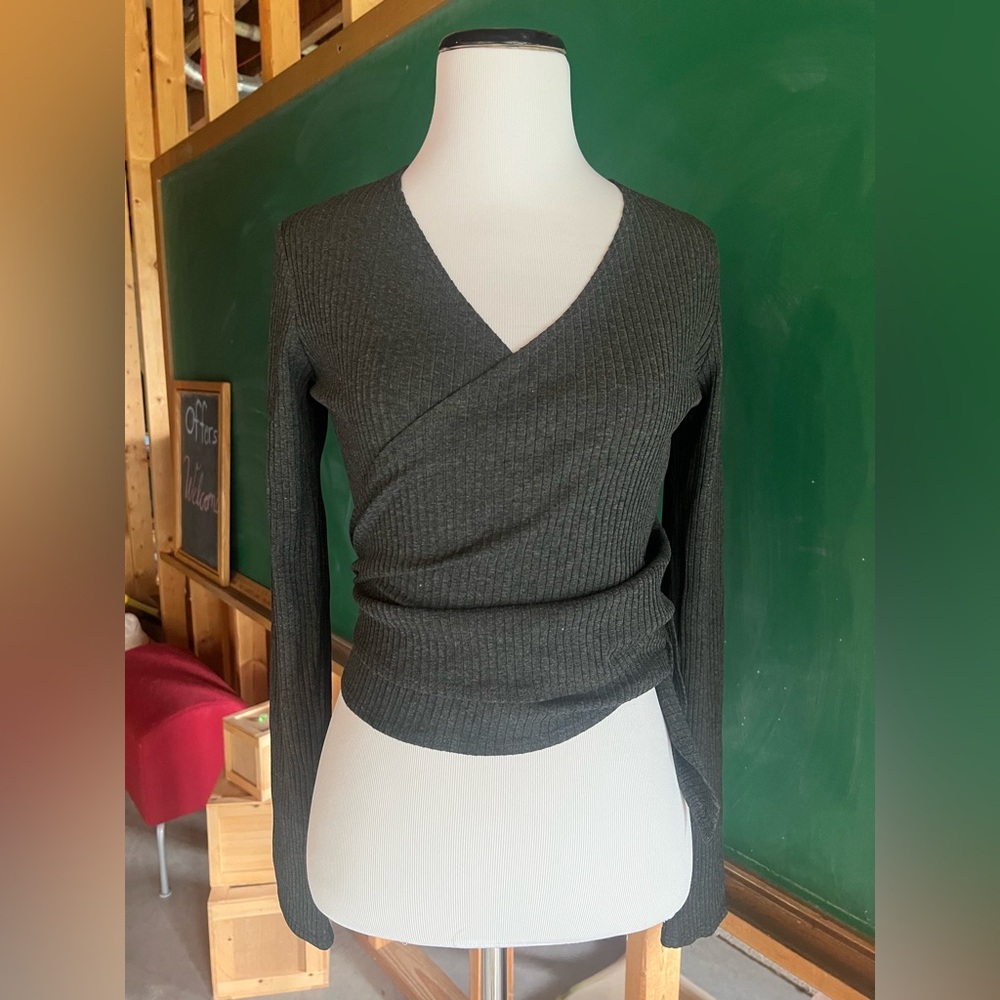 Only Hearts Wrap gray top. Medium.